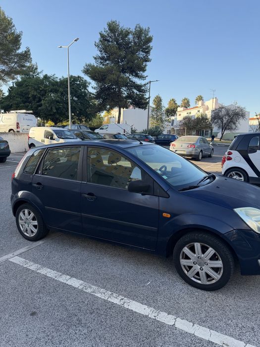 Ford Fiesta  1400€