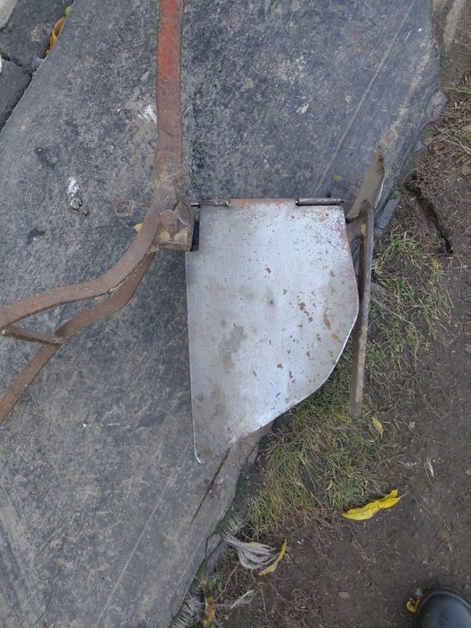 Плуг кіний плуг.