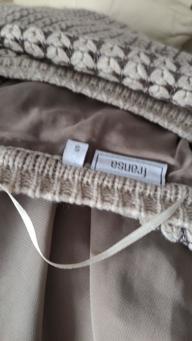 Piękny sweter z rozcięciem na plecach rozm S oversize