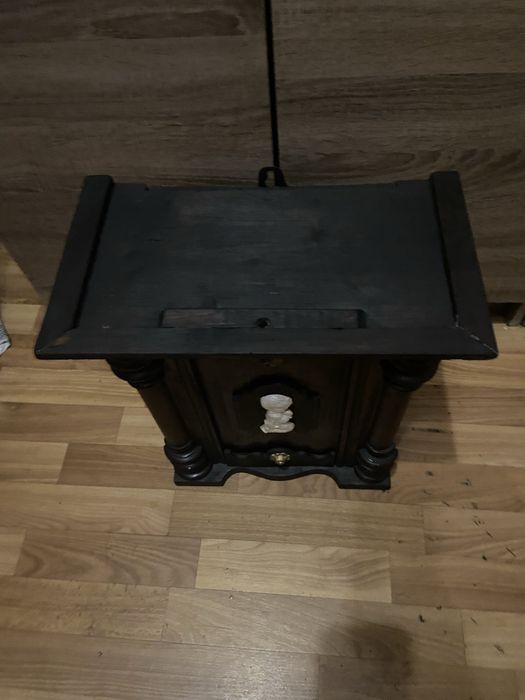 Szafka o charakterze religijnym