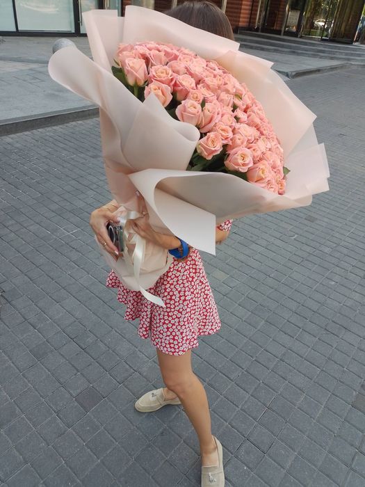 Доставка квітів • Букет зі 101 троянди • Доставка цветов Киев •