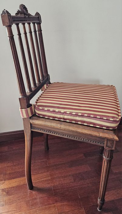 Cadeira neoclássica em palhinha