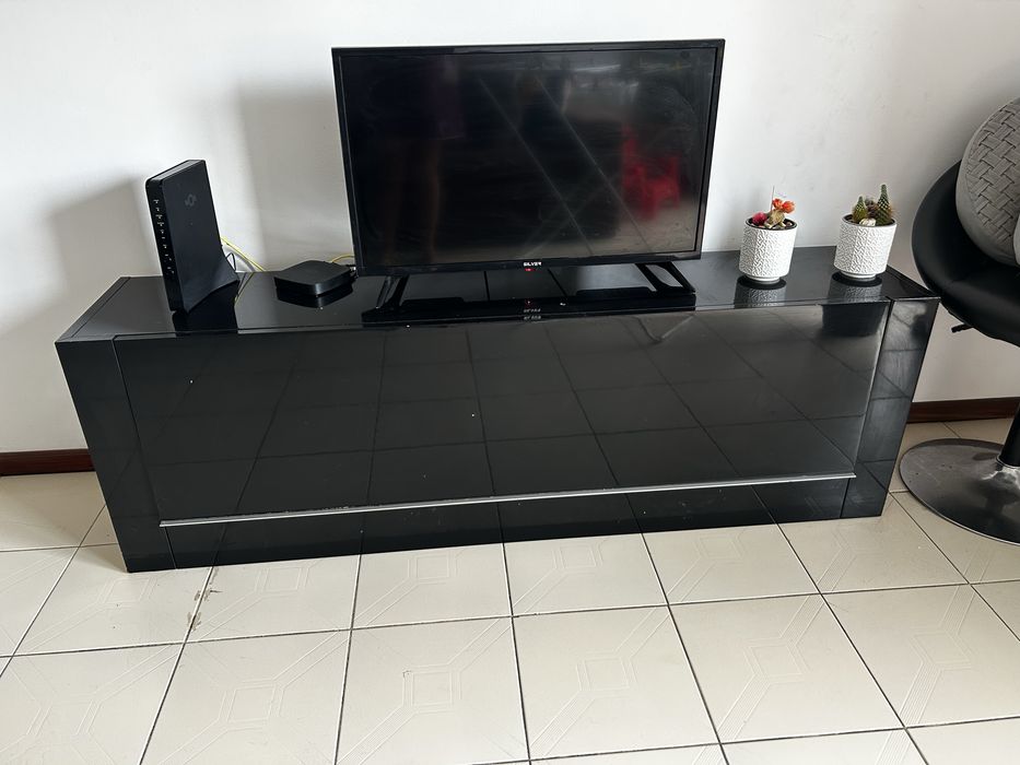 Movel de TV lacado preto