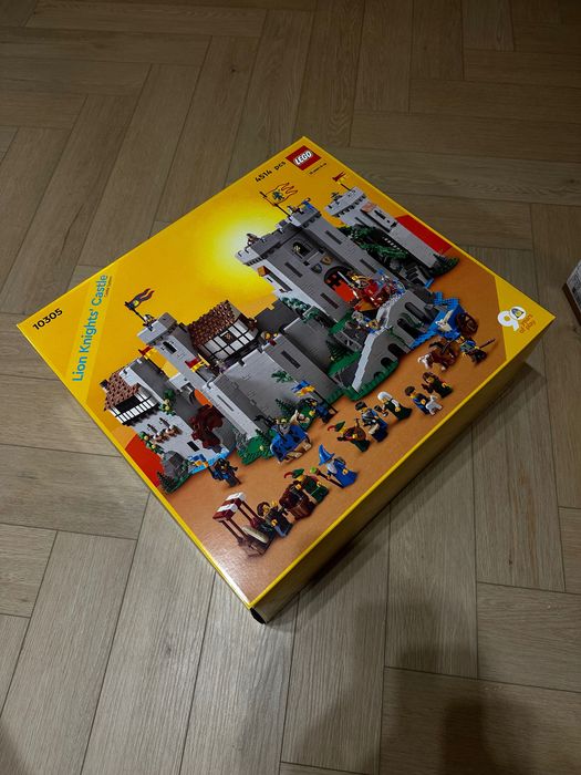 LEGO Icons Zamek rycerzy herbu Lew