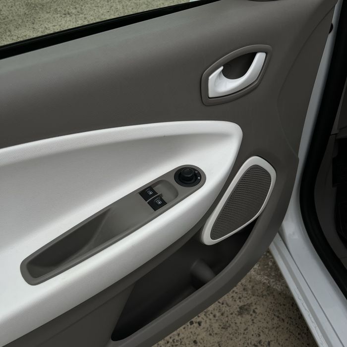 Renault zoe 41 kwt 2019. Запас ходу 300км