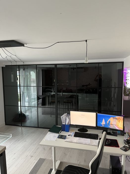 Szklana ścianka działowa