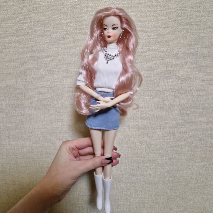 Колекційна лялька