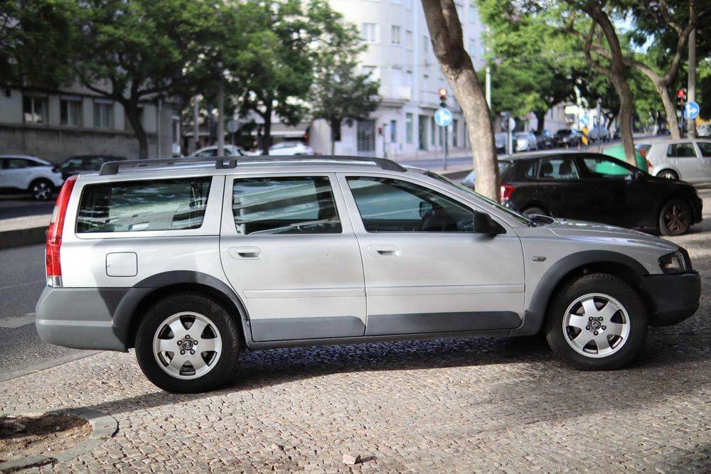 Volvo XC70 D5 AWD – 492.427 km – Bom Estado