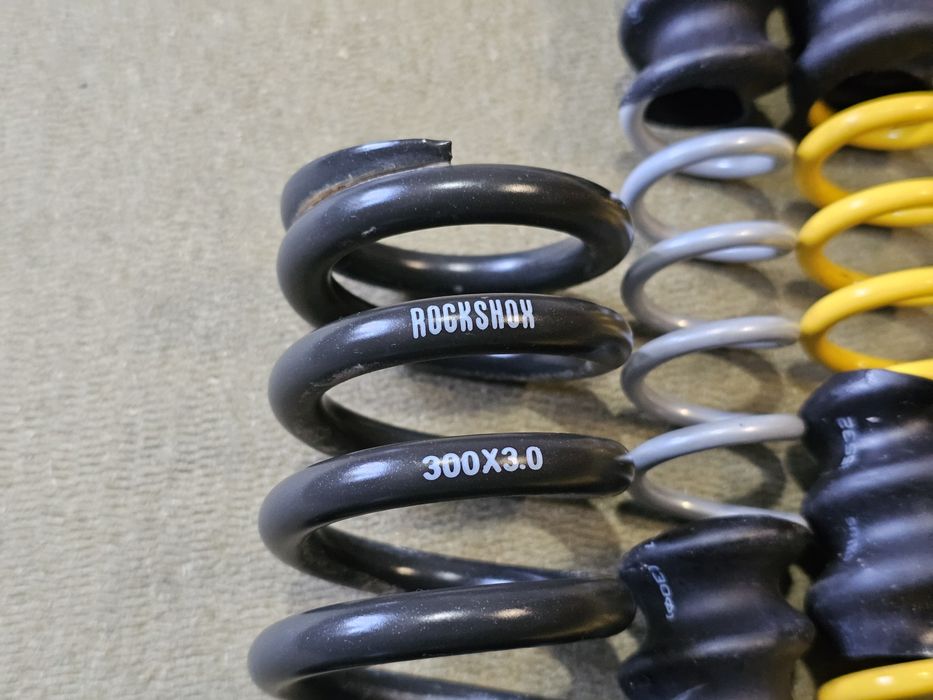 Пружина на Rock Shox Boxxer, амортизатор RockShox