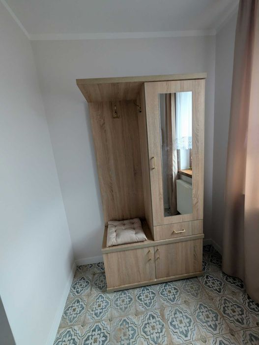 Garderoba do przedpokoju z lustrem
