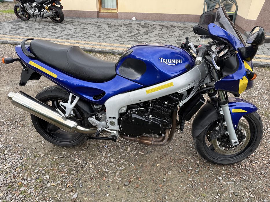 Triumph 695 Sprint ST