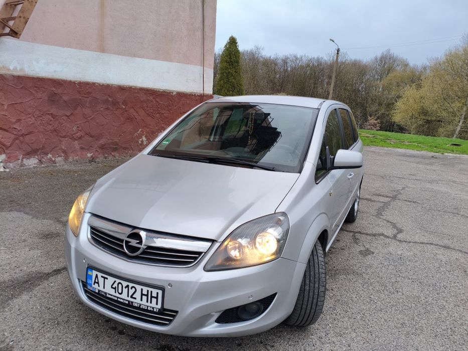 Продам автомобіль Opel Zafira B
