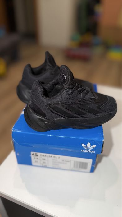 Кросівки adidas