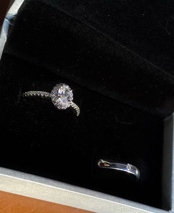 Anel de noivado e casamento