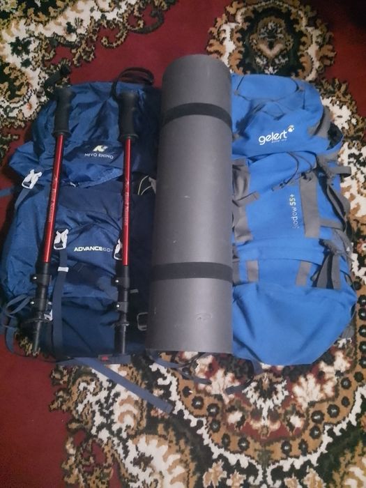 Рюкзаки Nevo Rhino 2500грн, Gelert800грн, трекінгові палиці, каремат.