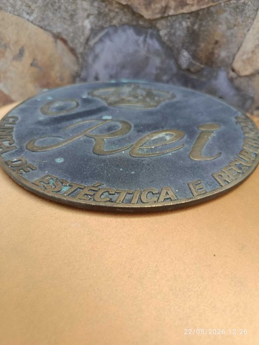 O Rei Placa Publicitária Bronze 19,7 cm Lisboa Anos 40