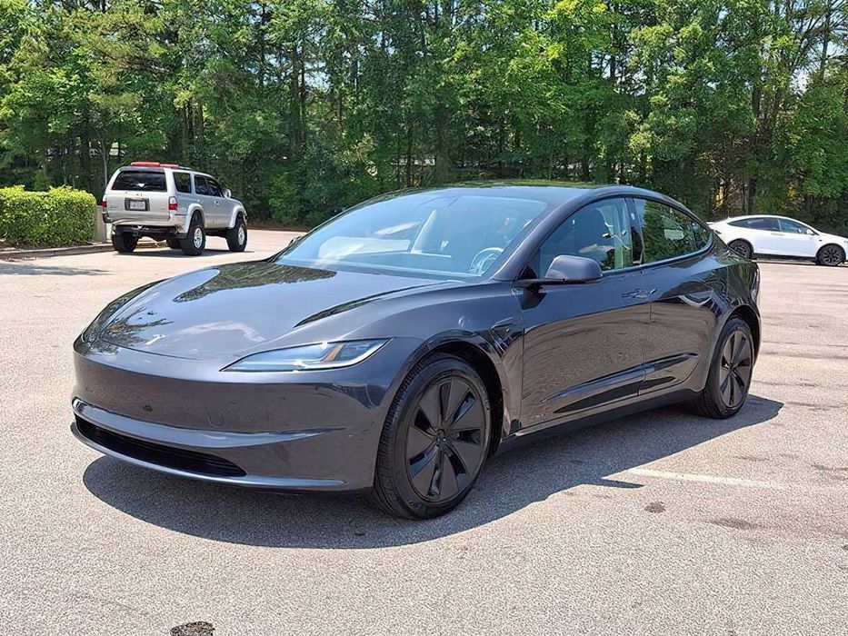 Tesla Model 3 Long Range      2025