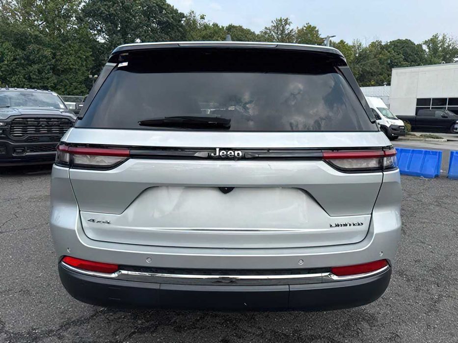 Jeep Grand Cherokee      2023