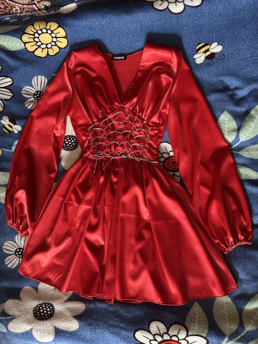 Сукня жіноча червоного кольору М розмір