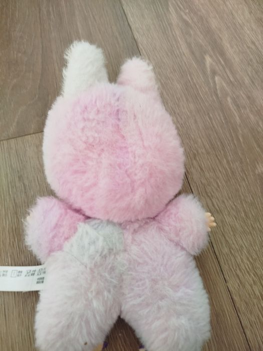 Fioletowe labubu grające