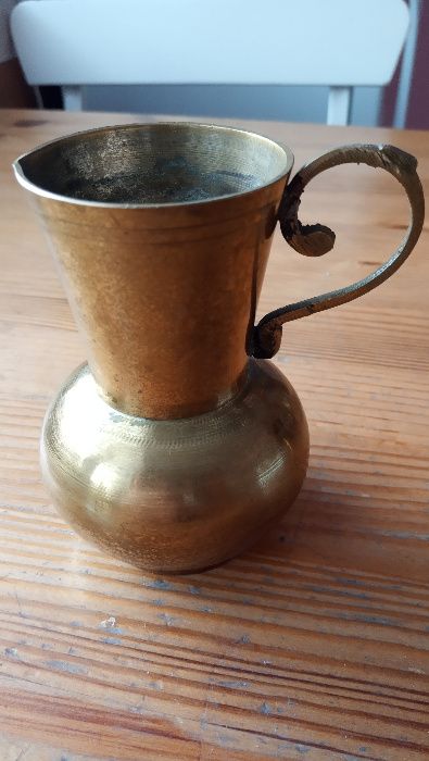 Dzbaneczek z uchem mosiężno-miedziany