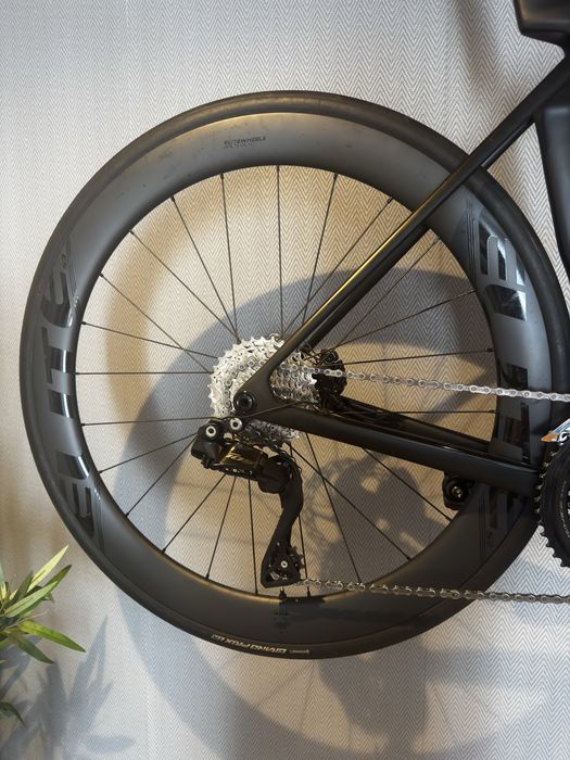 TREK Madone SL Gen8 com potenciometro M/L