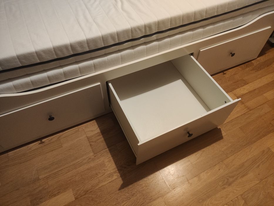 Cama solteiro e casal Hemnes com dois colchões