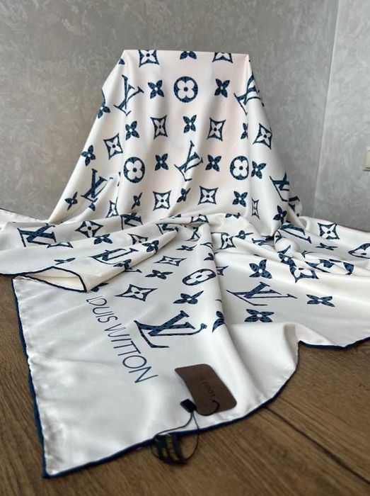 Шовкова хустка Louis Vuitton розміром 120*120см