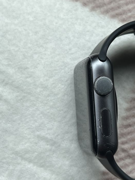 Apple watch 3 series, 42 mm.