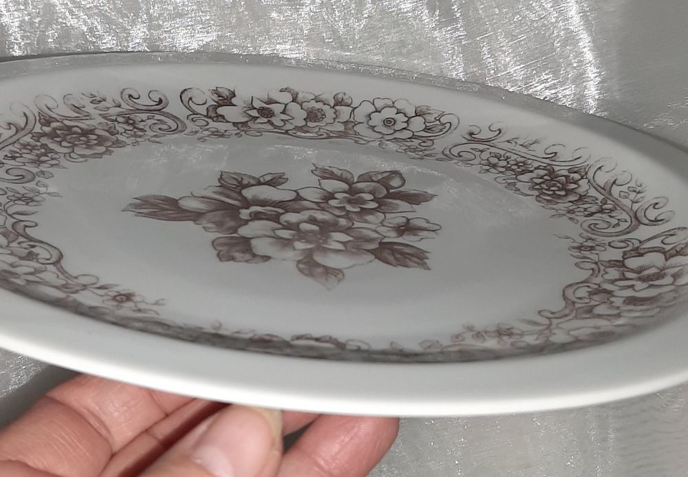 Talerz obiadowy Wawel sygnowany ceramika szkliwiona zdobiona