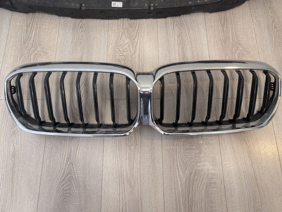 Продам гриль (ноздри), абсорбер, воздуховоды на bmw g30 LCI