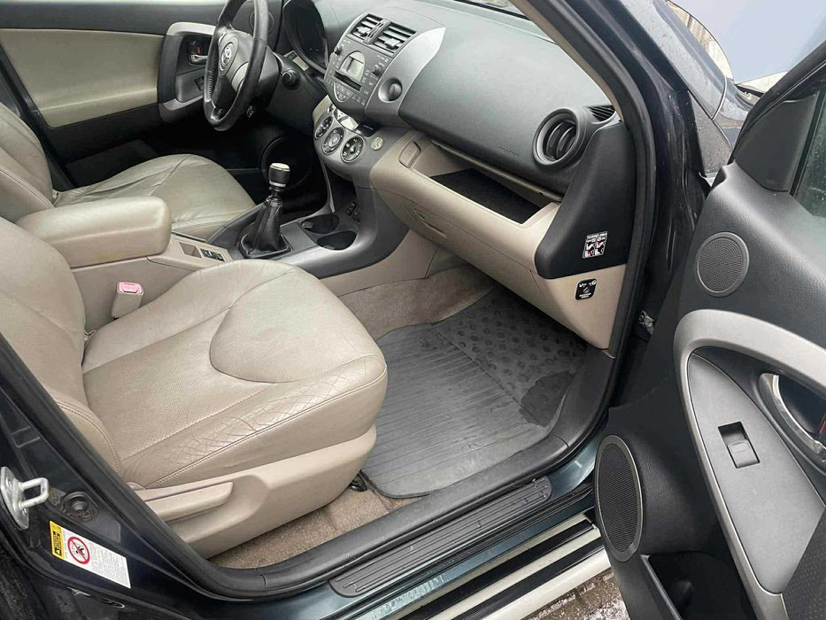 Toyota RAV 4 2.2 DCAT 177km 2007r.