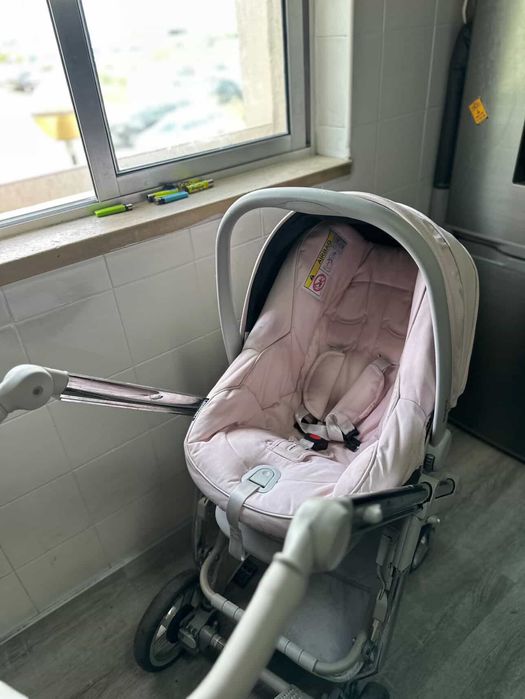 Carrinho bebé cor de rosa