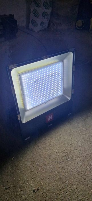 Sprzedam projektor LED