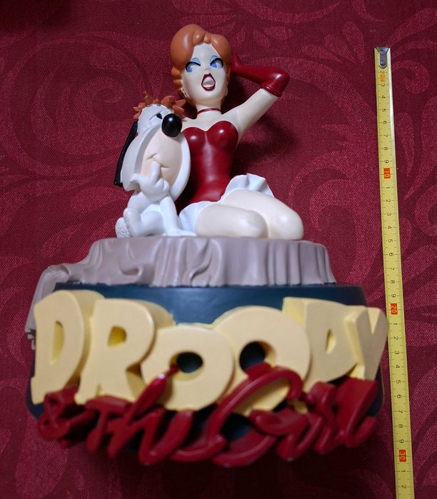 Estatueta de Droopy e da Pin Up. Demons et Merveilles.