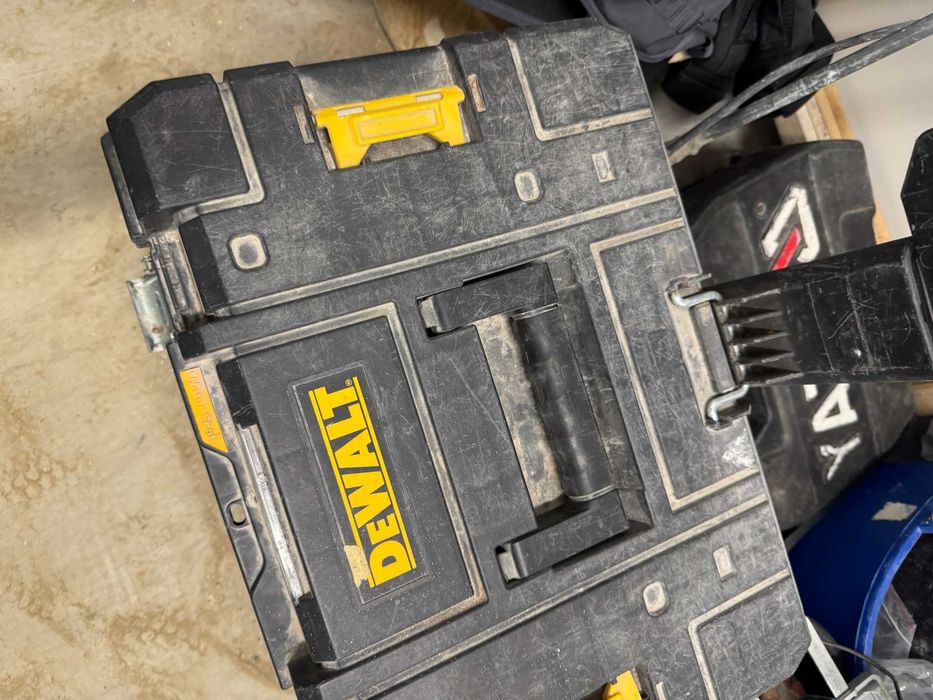 laser krzyżowy 3D Dewalt