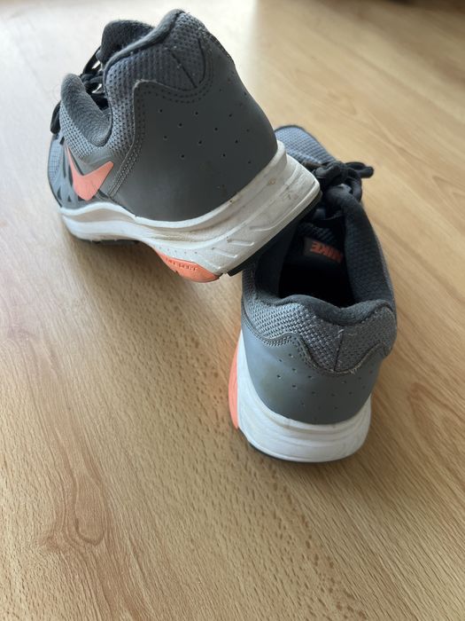 Tenis Nike senhora 38.5