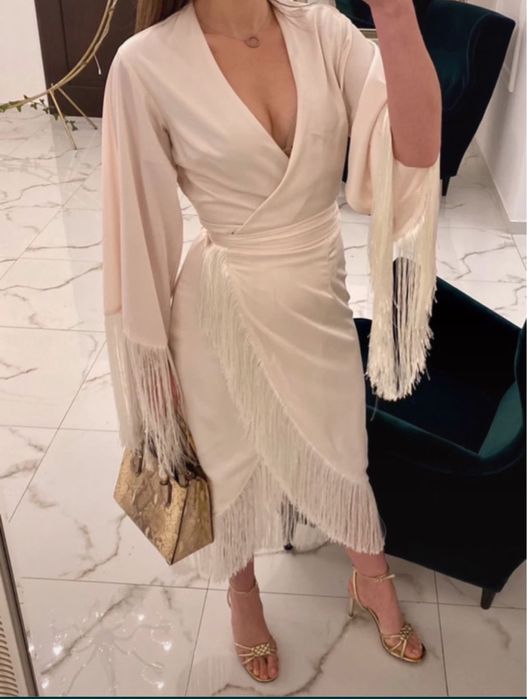 Nasty gal satynowa kopertowa sukienka midi frędzle s 36