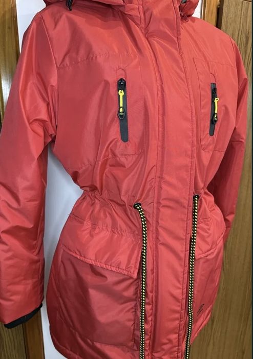 Зимова куртка Umbro червоного кольору S