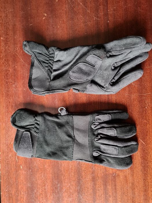 Luvas táticas pretas