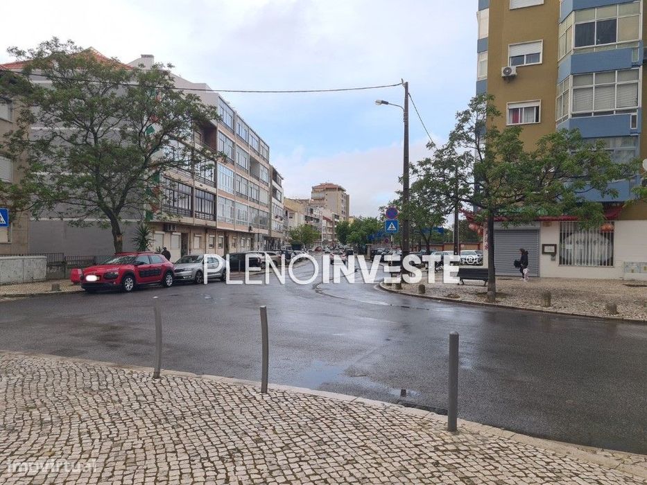 Apartamento T2 com Quintal no Laranjeiro