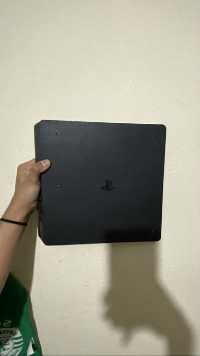 Playstation 4 - Pouco Uso