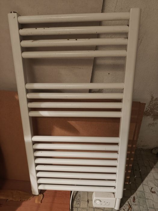 Toalheiro Elétrico / Seca-Toalhas – Branco – Funcional