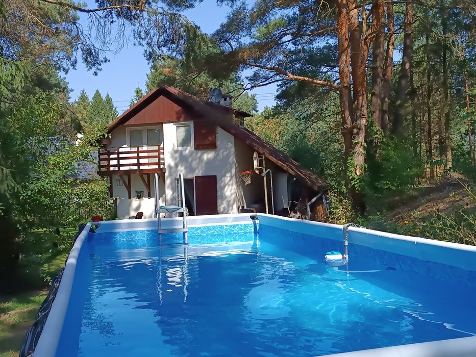 Domek z basenem w Radawie