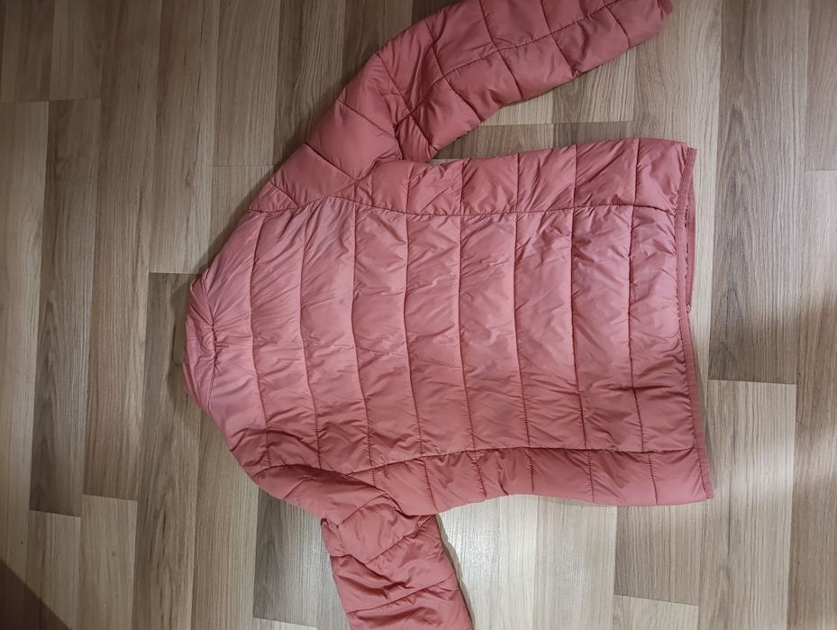 Легка жіноча куртка
