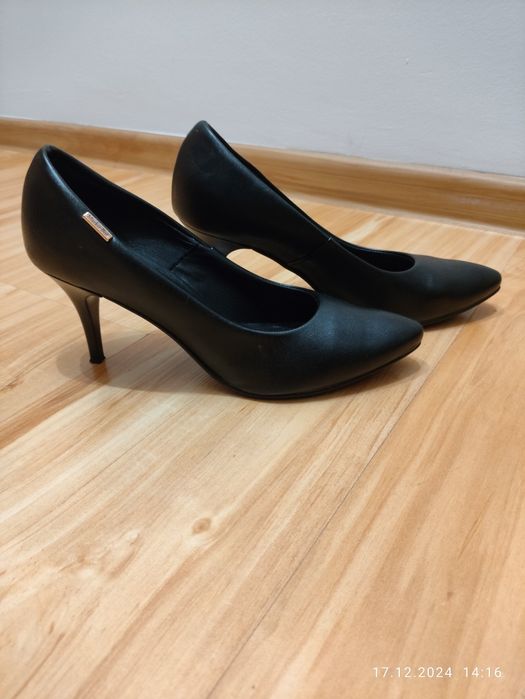 Buty na obcasie klasyczne