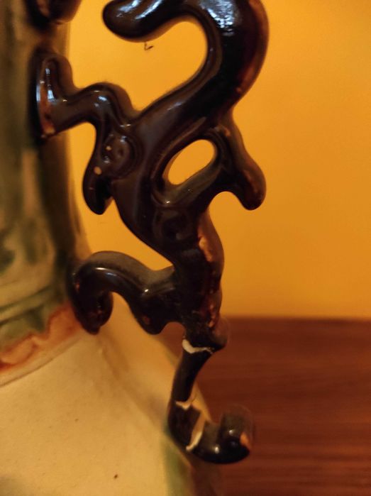 Vaso cerâmica oriental montanhas