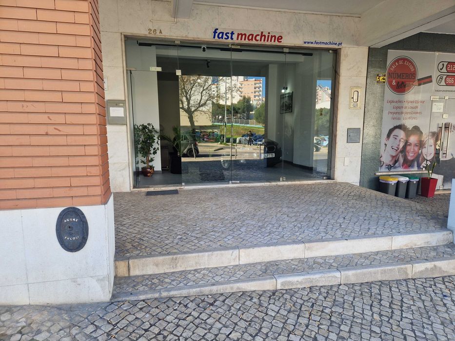 Mesa p/ Arrendar – Luz, Água e Wi-Fi Incluídos!