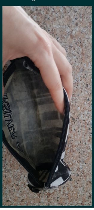 Estojo de lápis e canetas Quicksilver e compasso Rotring