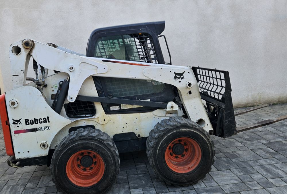 Bobcat S650 міні-навантажувач